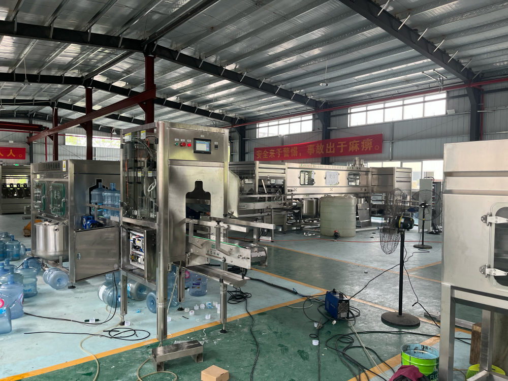 Nguyên lý hoạt động thiết bị nước siêu tinh khiết cho ngành điện tử: Cấu trúc RO-NF-EDI cốt lõi, cơ chế loại bỏ ion và g