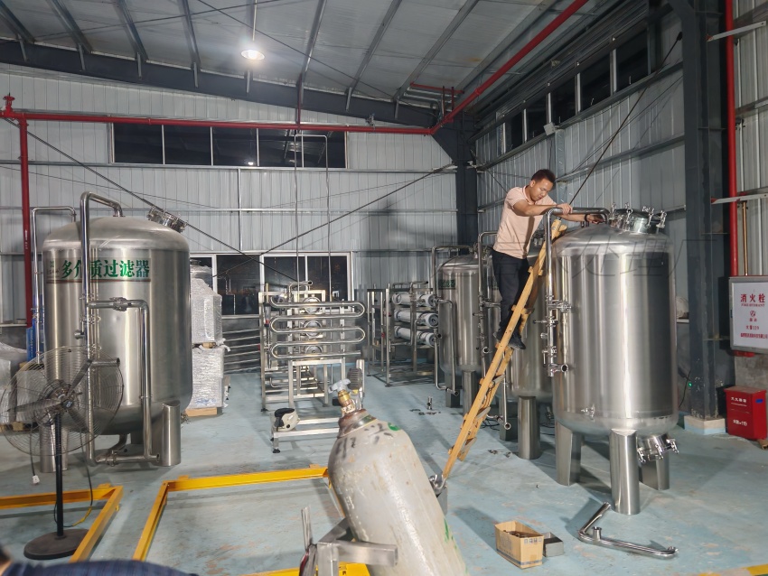Giá dây chuyền sản xuất nước tinh khiết bao nhiêu cho một bộ? Phân tích cấu hình, thành phần chi phí và ngân sách mua sắ