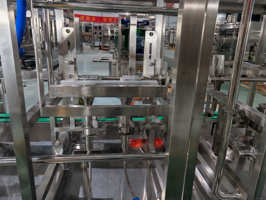 Đánh giá Máy đóng bao tự động cho nước đóng chai qua bối cảnh khách hàng: Từ năng suất đến kiểm soát chéo